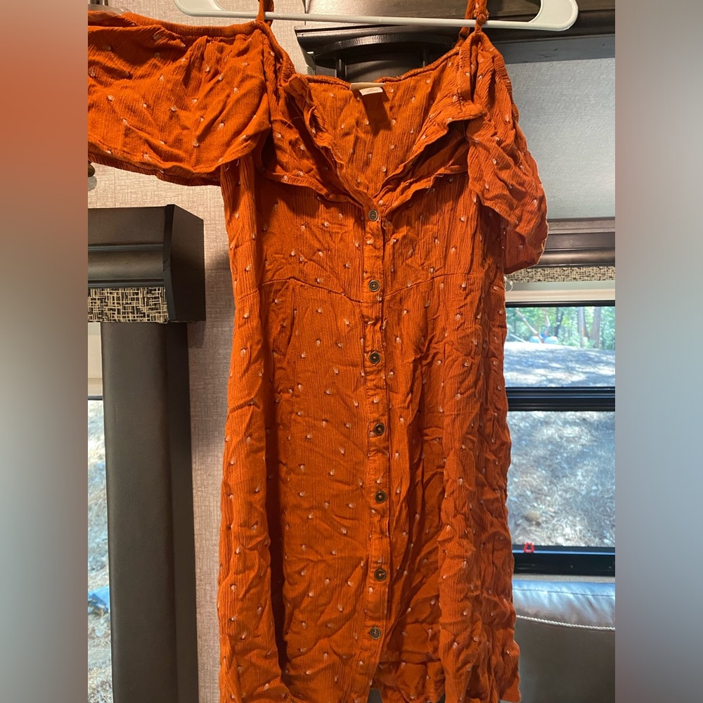 This dress is a size XL color is burnt orange